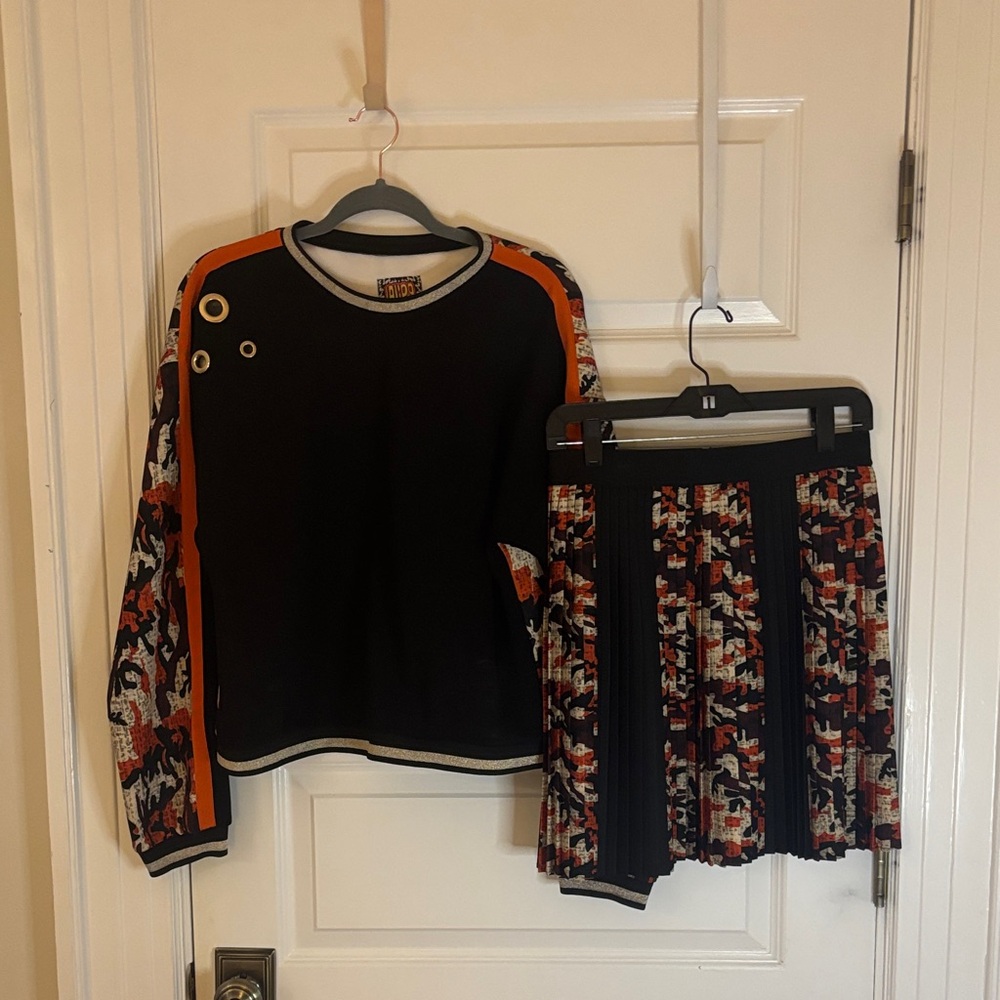Trendy Black and Orange Women's Sweatshirt by [Brand]